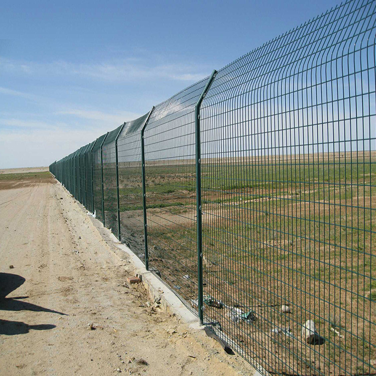 圈地鐵絲網(wǎng)圍欄圖片3 圈地鐵絲網(wǎng)圍欄圖片3