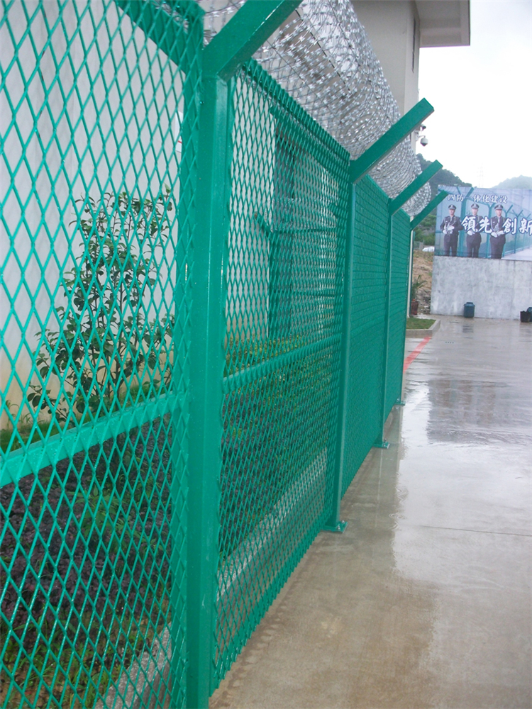 山東金屬鋼網墻圖片4