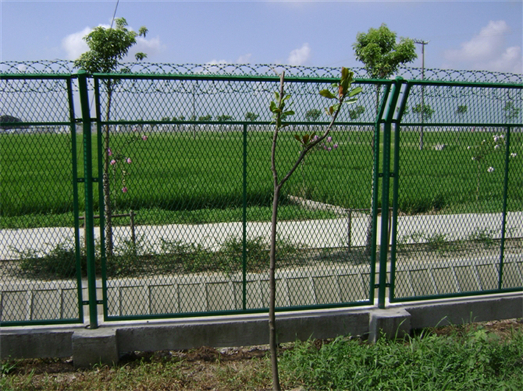 廠區(qū)隔離護欄網圖片4 廠區(qū)隔離護欄網圖片4
