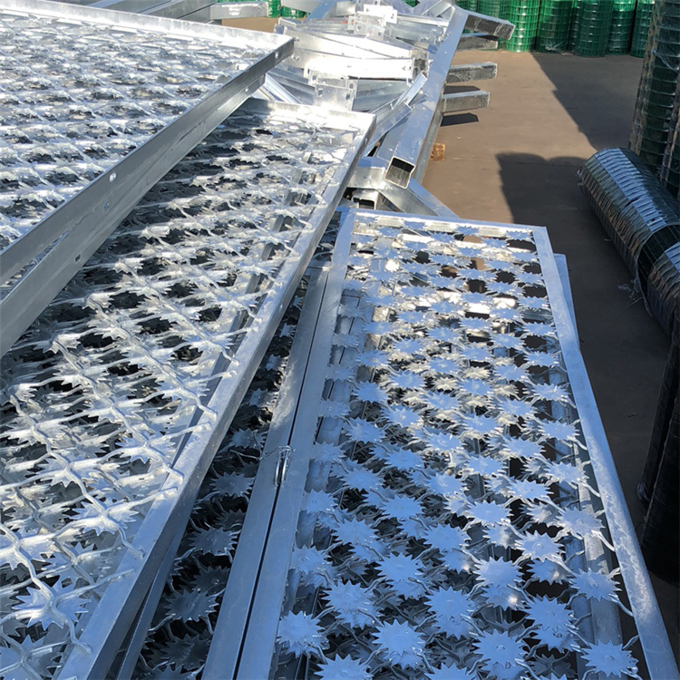 梅花刺監(jiān)獄護(hù)欄網(wǎng)圖片1 梅花刺監(jiān)獄護(hù)欄網(wǎng)圖片1