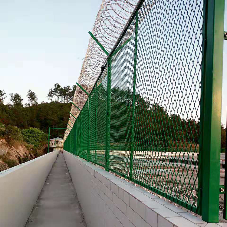 山東監獄墻體加高圍網圖片2 山東監獄墻體加高圍網圖片2