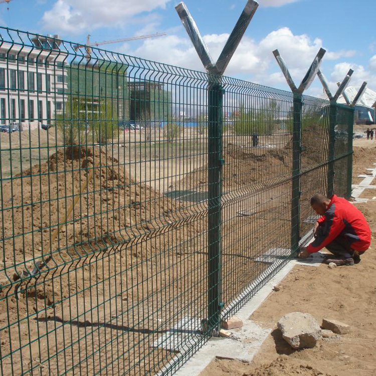 機(jī)場鐵絲網(wǎng)圍界圖片2 機(jī)場鐵絲網(wǎng)圍界圖片2