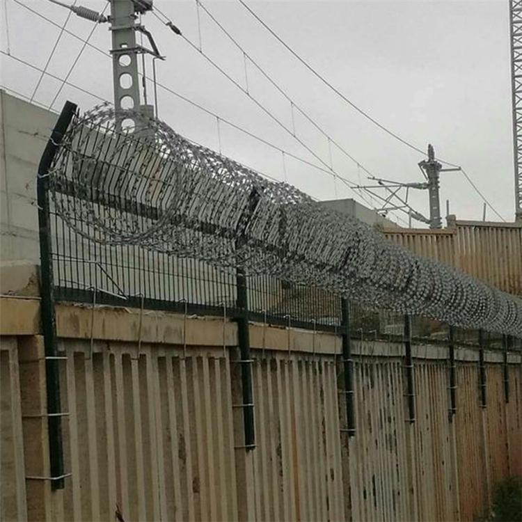 加高防護柵欄圖片2 加高防護柵欄圖片2