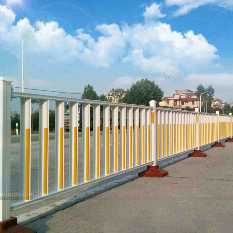 鋅鋼道路防護(hù)欄圖片2 鋅鋼道路防護(hù)欄圖片2