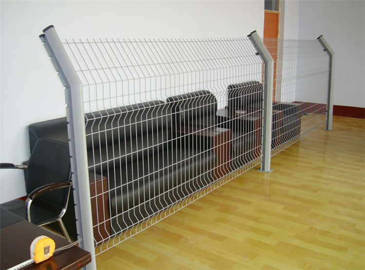 江蘇三角折彎護欄網圖片3