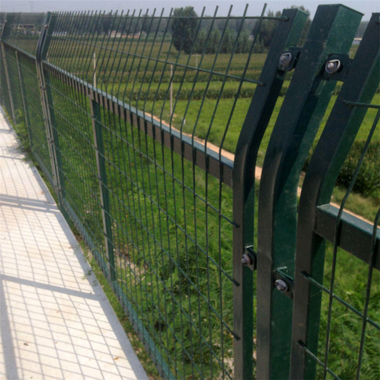 四川金屬網片防護柵欄圖片2 四川金屬網片防護柵欄圖片2