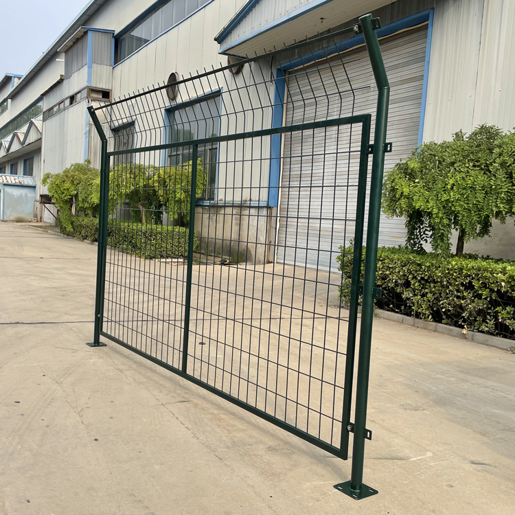 山東邊框架公路護欄網圖片4