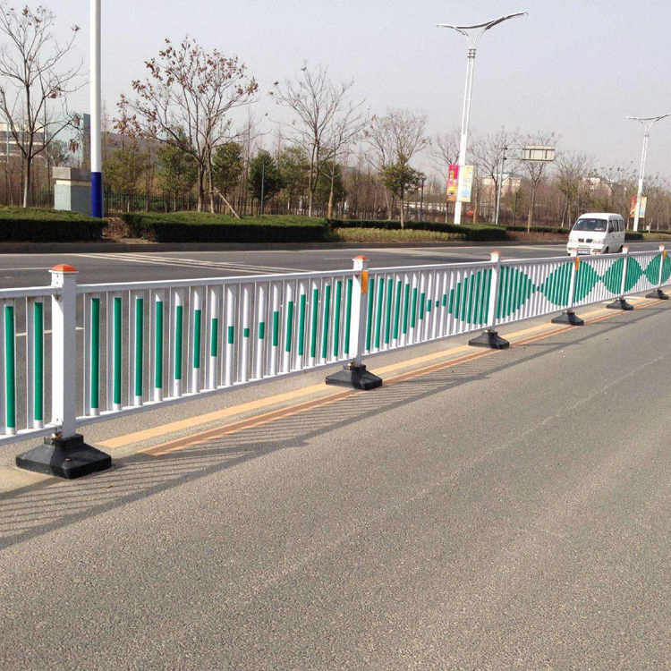 道路鋅鋼護(hù)欄圖片4 道路鋅鋼護(hù)欄圖片4