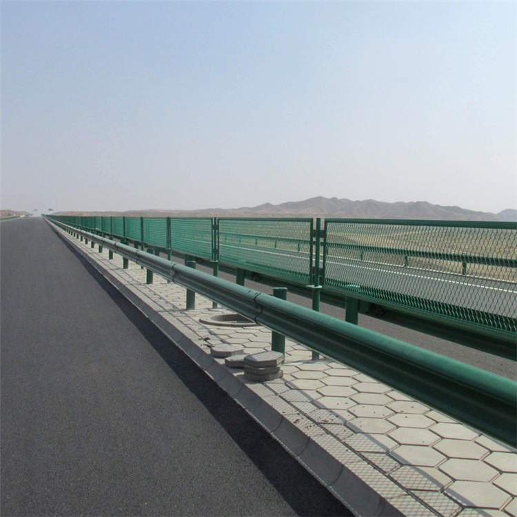 高速防眩網(wǎng)護欄網(wǎng)圖片3 高速防眩網(wǎng)護欄網(wǎng)圖片3