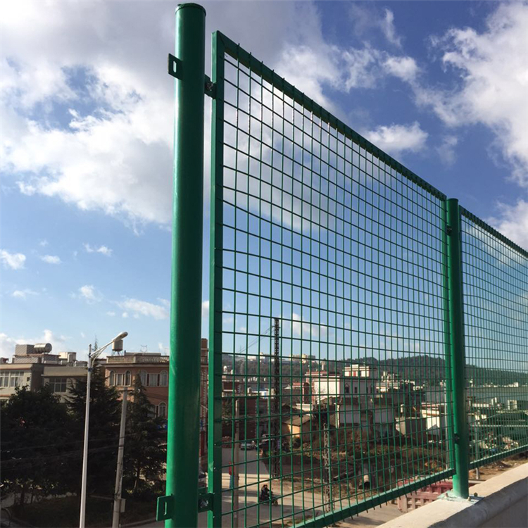 河南橋梁隔離防護網圖片2