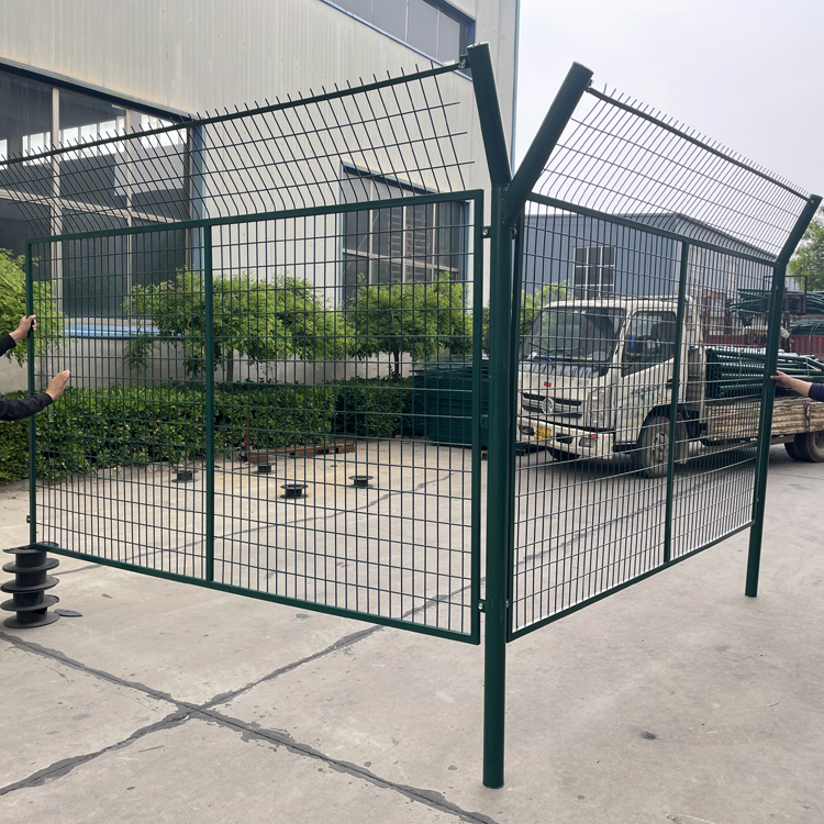 機場鐵絲網(wǎng)護欄圖片2 機場鐵絲網(wǎng)護欄圖片2