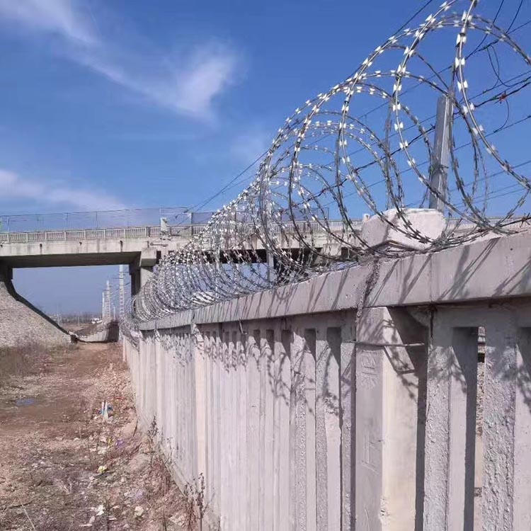 防爬刀刺網(wǎng)圖片3 防爬刀刺網(wǎng)圖片3