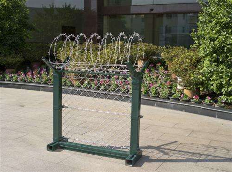 新型鋁包鋼機(jī)場(chǎng)圍界圖片2 新型鋁包鋼機(jī)場(chǎng)圍界圖片2