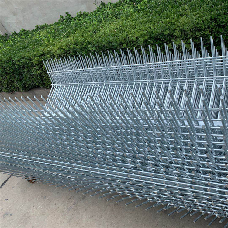 鐵路熱鍍鋅防爬刺與加高網片的制作圖片4