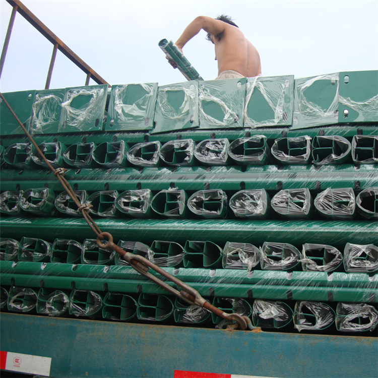 熱鍍鋅刺絲滾籠 蛇腹型刀刺網 品字形刀刺網圈