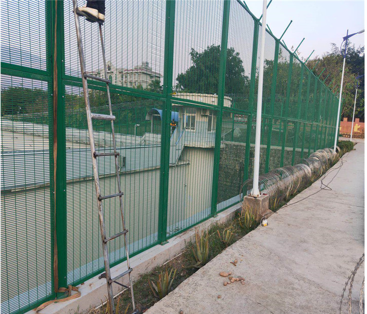 358監獄密紋防攀爬網生產廠家圖片2 358監獄密紋防攀爬網生產廠家圖片2