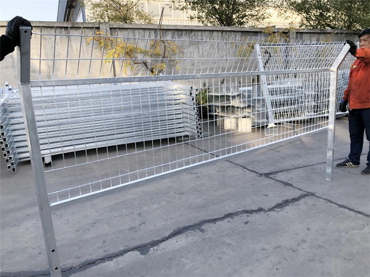 鐵路熱鍍鋅防爬刺加高網(wǎng)片廠家圖片1 鐵路熱鍍鋅防爬刺加高網(wǎng)片廠家圖片1