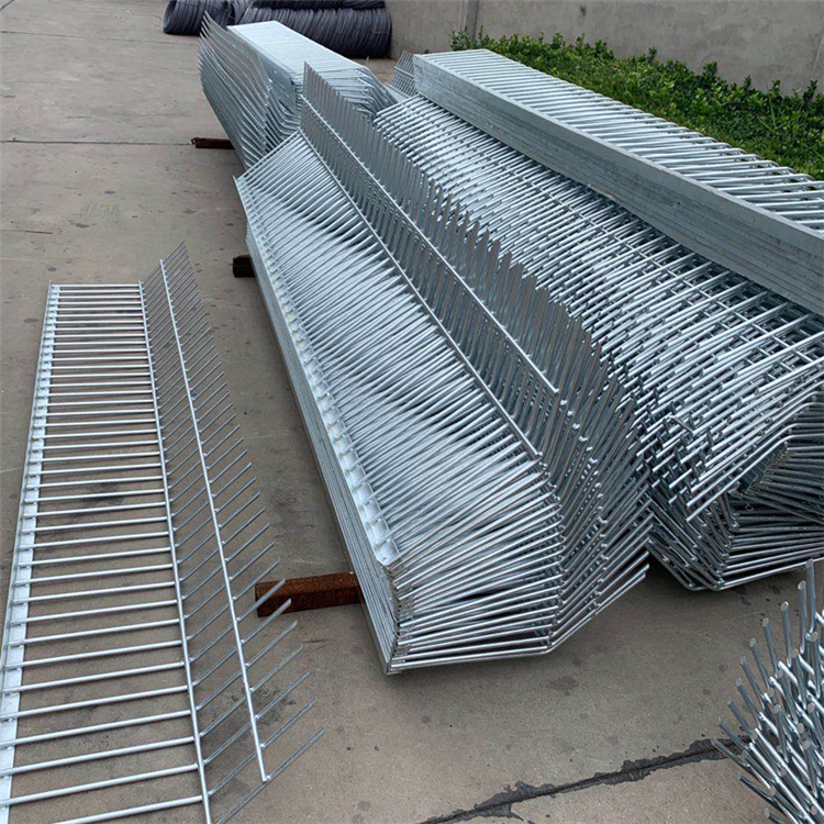 鐵路熱鍍鋅防爬刺加高網(wǎng)片廠家圖片3 鐵路熱鍍鋅防爬刺加高網(wǎng)片廠家圖片3