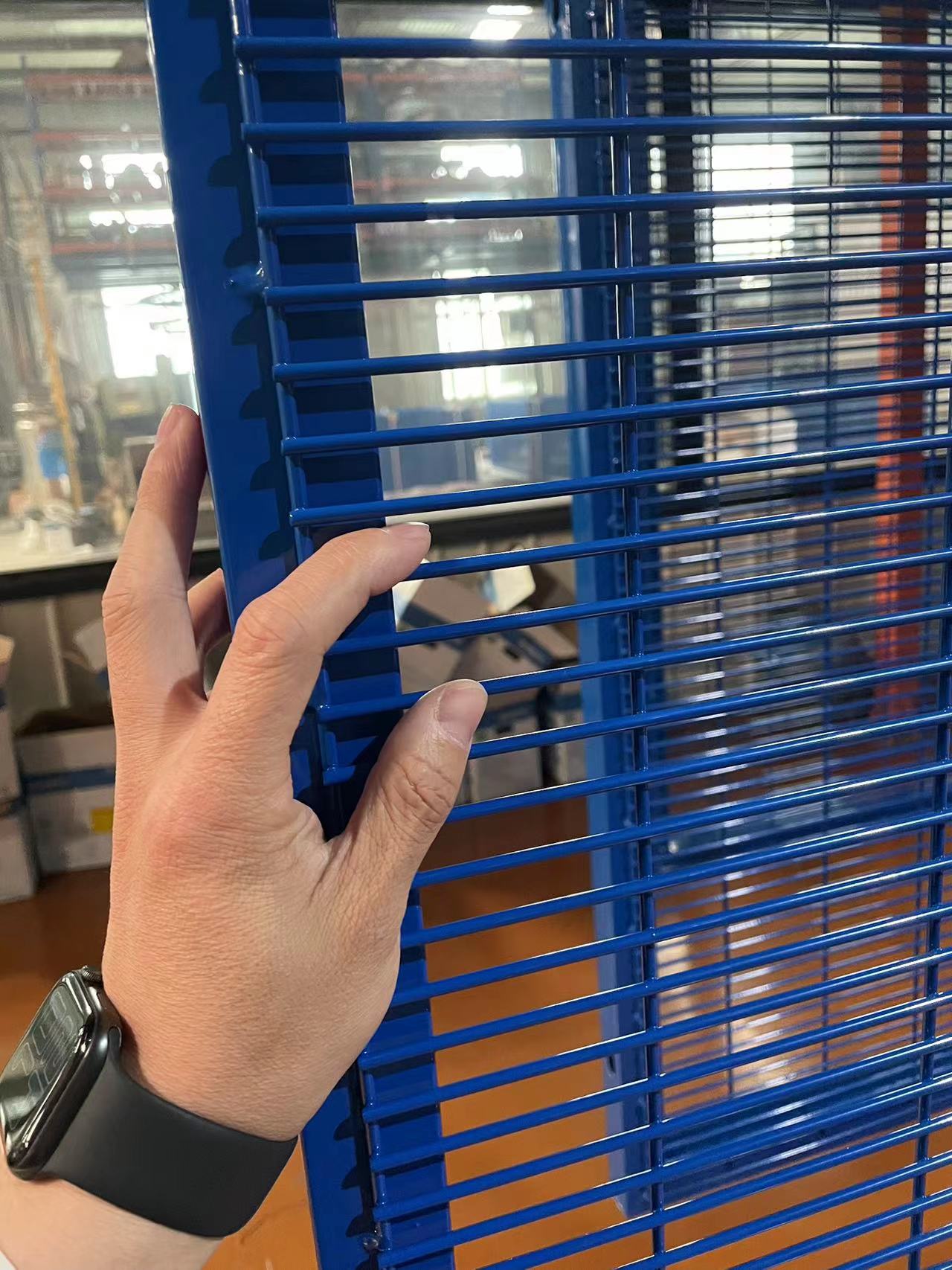 監(jiān)獄密紋網(wǎng)隔離網(wǎng)圍欄應(yīng)用場(chǎng)景圖片3 監(jiān)獄密紋網(wǎng)隔離網(wǎng)圍欄應(yīng)用場(chǎng)景圖片3