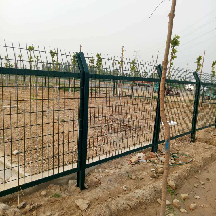 水渠防護鐵絲網工程案例圖片2 水渠防護鐵絲網工程案例圖片2