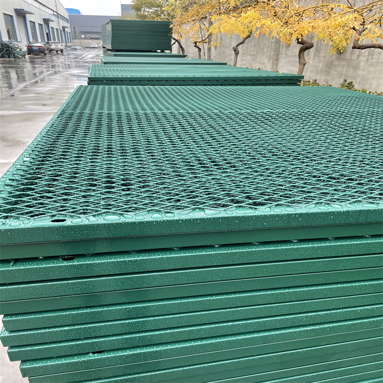 高鐵橋梁封閉式隔離網安裝圖片4