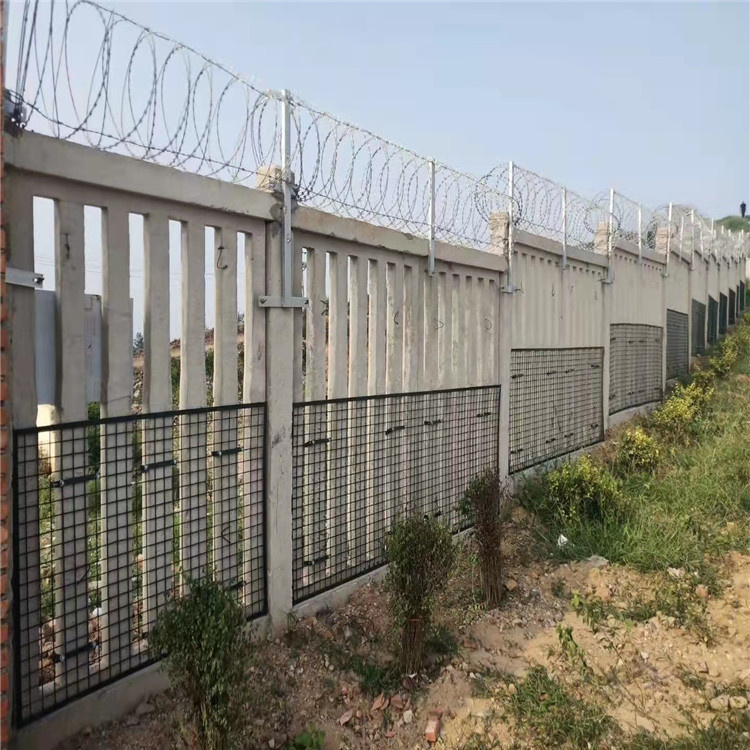 關(guān)于高鐵封閉式防護(hù)柵欄價(jià)格問(wèn)題