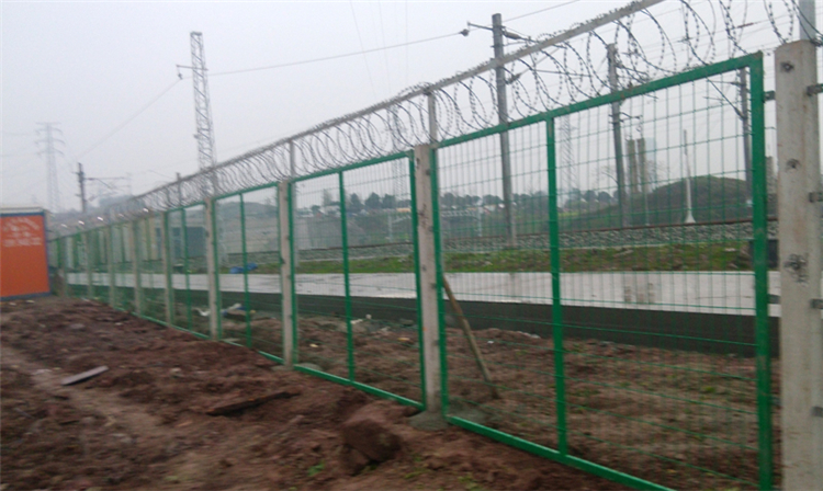 關于高鐵封閉式防護柵欄價格問題圖片2 關于高鐵封閉式防護柵欄價格問題圖片2