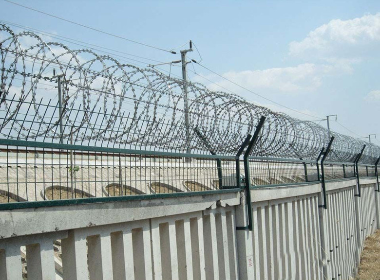 鐵路防護隔離設施中的鐵路加高網片圖片3 鐵路防護隔離設施中的鐵路加高網片圖片3