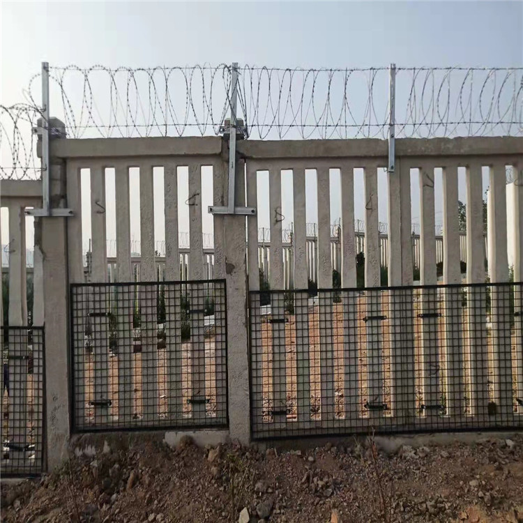 鐵路防護隔離設施中的鐵路加高網片圖片4 鐵路防護隔離設施中的鐵路加高網片圖片4