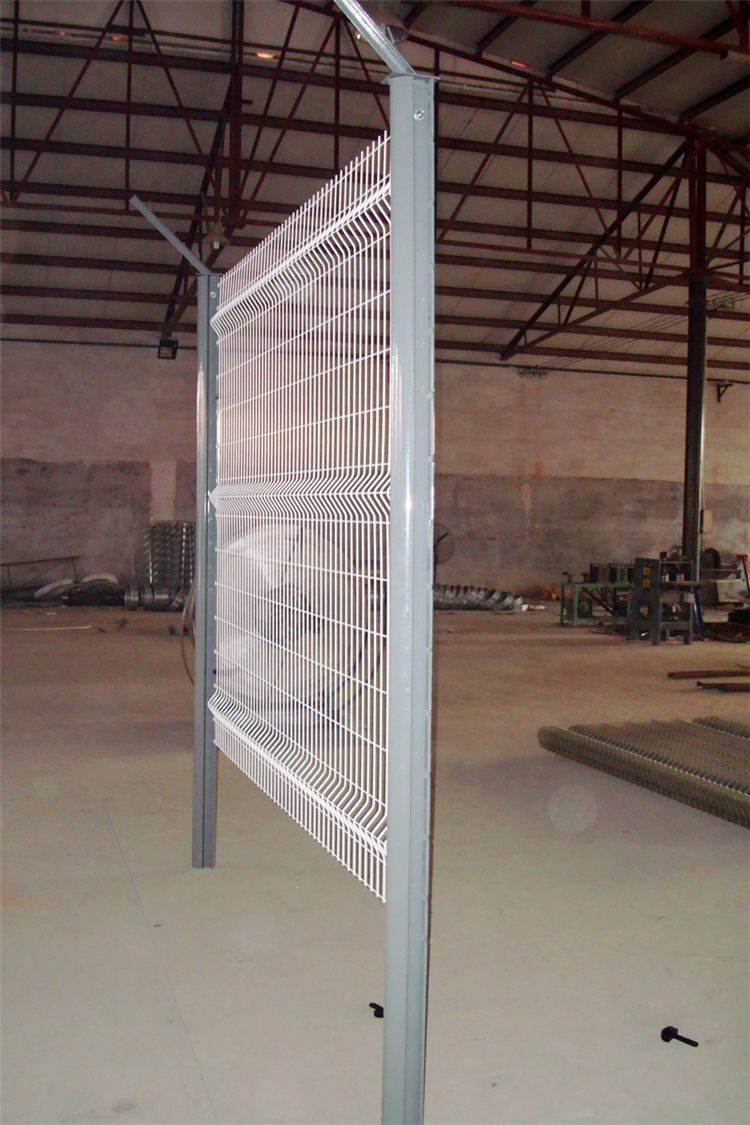 機場桃型柱護欄網圍界介紹圖片6