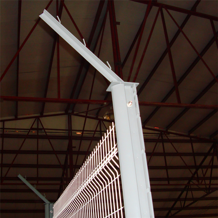 機場桃型柱護欄網圍界介紹圖片7