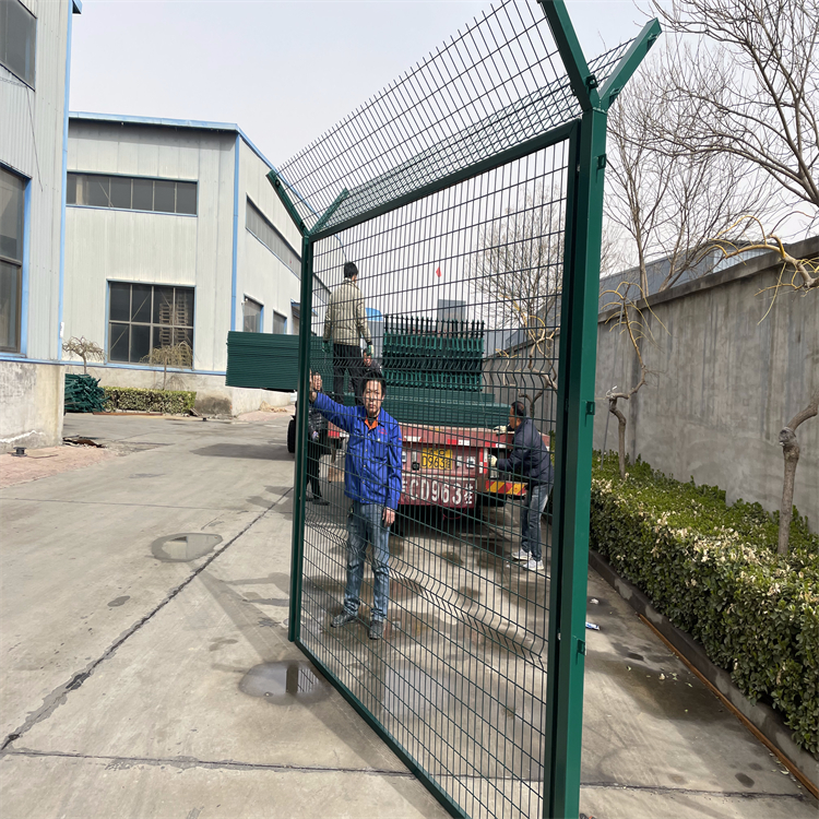 部隊機場金屬鐵絲網警戒護欄圖片4 部隊機場金屬鐵絲網警戒護欄圖片4