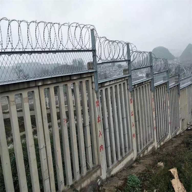 高鐵防護刺絲滾籠支架系列用品圖片6