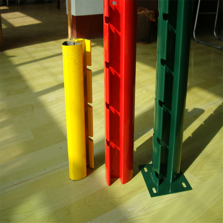 戰(zhàn)斧式立柱廠區(qū)隔離網(wǎng)圍欄圖片4