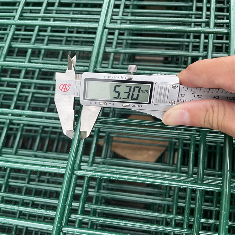 機場隔離鐵絲網(wǎng)圍界工程圖片4 機場隔離鐵絲網(wǎng)圍界工程圖片4