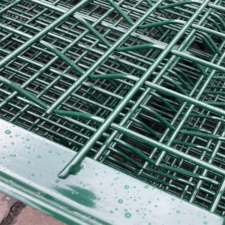 機(jī)場(chǎng)金屬鋼板菱形孔隔離網(wǎng)圖片2 機(jī)場(chǎng)金屬鋼板菱形孔隔離網(wǎng)圖片2