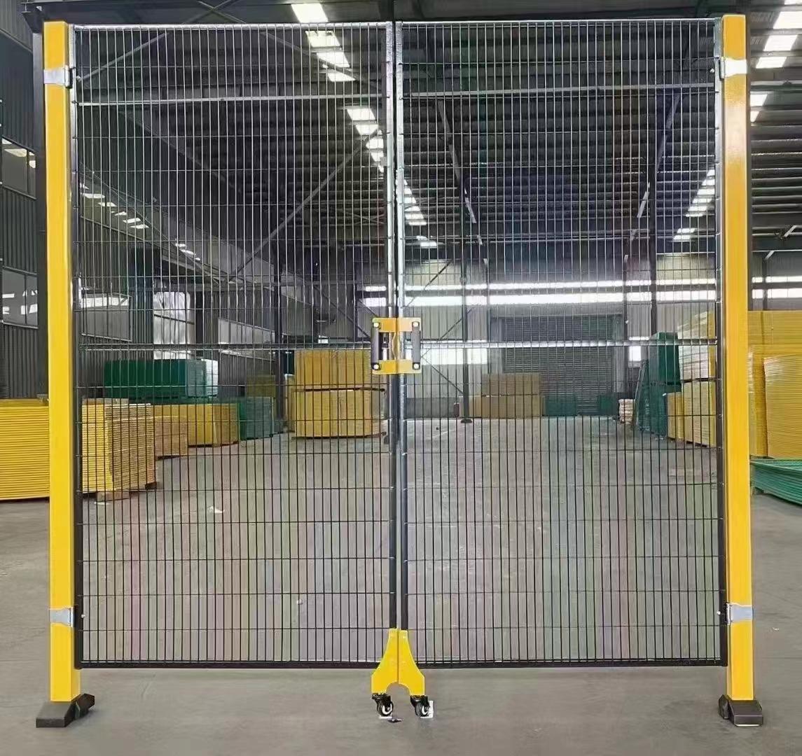 貴州機器人小孔隔離網圍欄圖片2