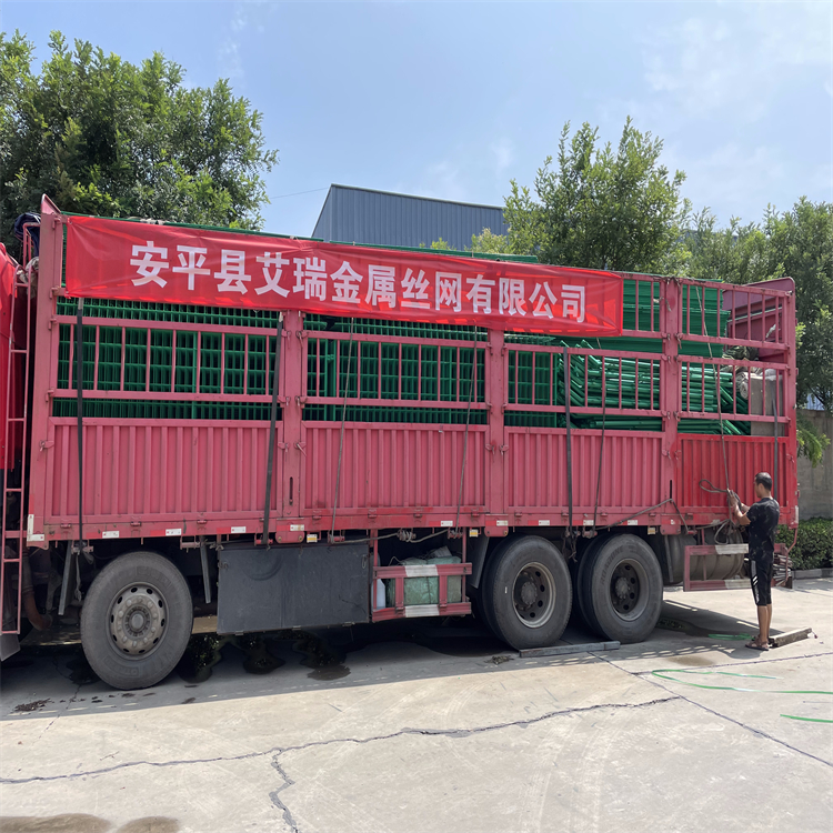 河道水源地金屬隔離網圖片5 河道水源地金屬隔離網圖片5