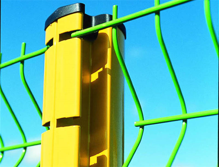 三折彎桃型柱隔離網現貨圖片6