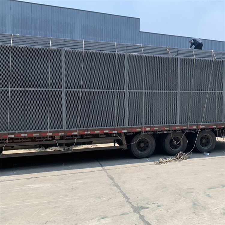 監獄鋼板網隔離柵護欄圖片6 監獄鋼板網隔離柵護欄圖片6