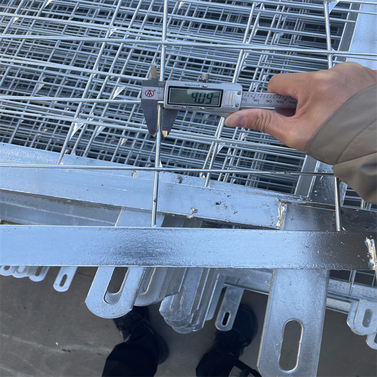 鐵路熱鍍鋅金屬防護柵欄圖片2 鐵路熱鍍鋅金屬防護柵欄圖片2