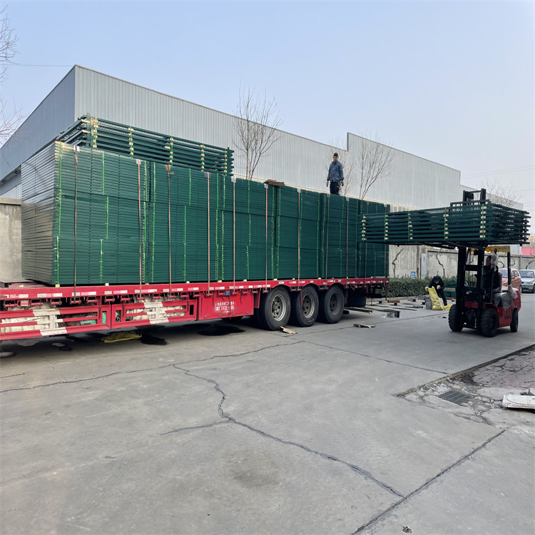 飛行區(qū)鋼筋網(wǎng)圍界圖片1